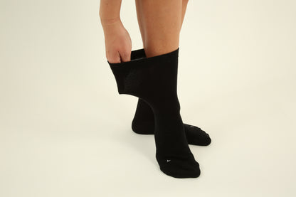 Izjemno široke nogavice brez elastike in šivov - 2 para